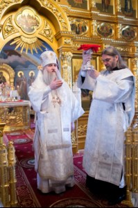 Царские часы, Изобразительны, Великая вечерня и Крещальная литургия в Свято-Троицком кафедральном соборе Саратова