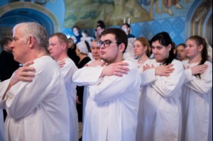 Царские часы, Изобразительны, Великая вечерня и Крещальная литургия в Свято-Троицком кафедральном соборе Саратова