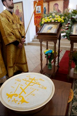 Митрополит Игнатий совершил Божественную литургию в храме Нерукотворного Образа Спасителя г. Саратова