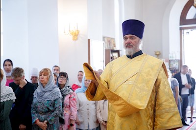 Митрополит Игнатий совершил Божественную литургию в храме Нерукотворного Образа Спасителя г. Саратова