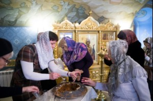 Царские часы, Изобразительны, Великая вечерня и Крещальная литургия в Свято-Троицком кафедральном соборе Саратова