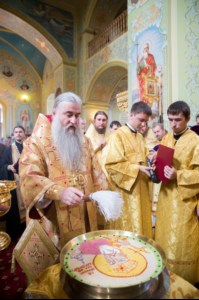 Торжественное богослужение у мощей святого равноапостольного князя Владимира в Покровском храме г.Саратова