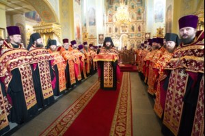 Благодатный огонь доставили на Пасхальную вечерню