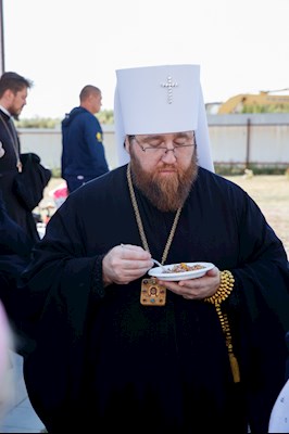 Митрополит Игнатий совершил Божественную литургию в храме Нерукотворного Образа Спасителя г. Саратова