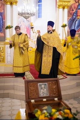 В Саратове встретили частицу мощей святителя Спиридона Тримифунтского
