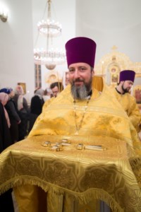 Митрополит Лонгин возглавил Литургию с сурдопереводом