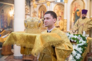 Митрополит Лонгин совершил Божественную литургию в храме во имя Всех святых, в земле Российской просиявших, г.Саратова