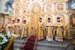 Митрополит Лонгин совершил Божественную литургию в храме во имя Всех святых, в земле Российской просиявших, г.Саратова