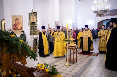 В Саратове встретили частицу мощей святителя Спиридона Тримифунтского