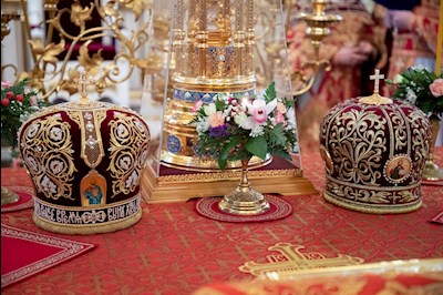 Божественная литургия в Покровском соборе Саратова