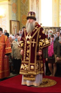 Благодатный огонь доставили на Пасхальную вечерню