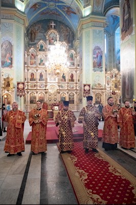 Божественная литургия в Покровском соборе Саратова