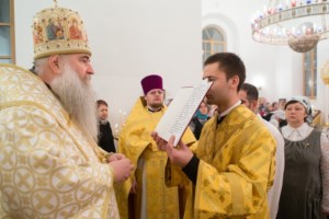 Митрополит Лонгин возглавил Литургию с сурдопереводом