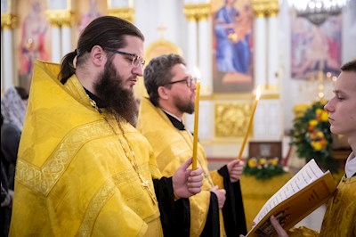 В Саратове встретили частицу мощей святителя Спиридона Тримифунтского