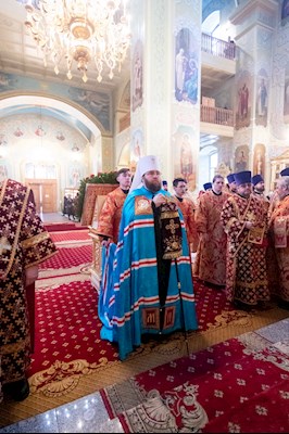 Божественная литургия в Покровском соборе Саратова
