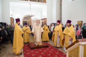 Митрополит Лонгин возглавил Литургию с сурдопереводом