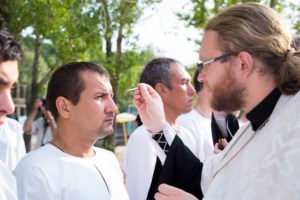 Состоялось массовое крещение оглашенных в Волге
