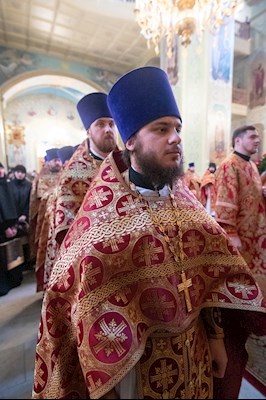 Божественная литургия в Покровском соборе Саратова