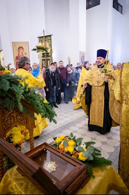 В Саратове встретили частицу мощей святителя Спиридона Тримифунтского