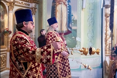 Божественная литургия в Покровском соборе Саратова
