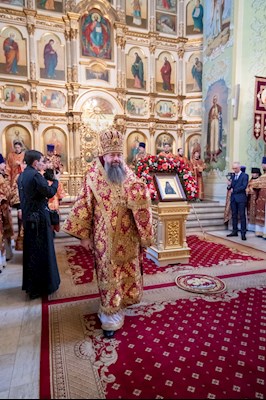 Божественная литургия в Покровском соборе Саратова