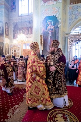 Божественная литургия в Покровском соборе Саратова