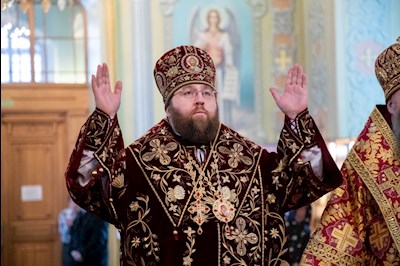 Божественная литургия в Покровском соборе Саратова