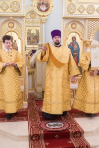 Митрополит Лонгин возглавил Литургию с сурдопереводом