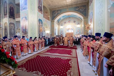 Божественная литургия в Покровском соборе Саратова