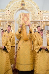 Митрополит Лонгин возглавил Литургию с сурдопереводом