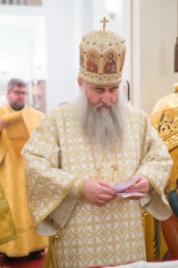 Митрополит Лонгин возглавил Литургию с сурдопереводом