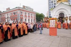 Божественная литургия на Архиерейском подворье — храме во имя святых равноапостольных Мефодия и Кирилла при СГУ