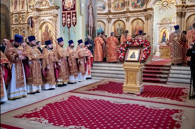 Божественная литургия в Покровском соборе Саратова