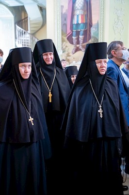 Божественная литургия в Покровском соборе Саратова