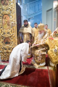 Митрополит Лонгин совершил Божественную литургию в храме во имя Всех святых, в земле Российской просиявших, г.Саратова