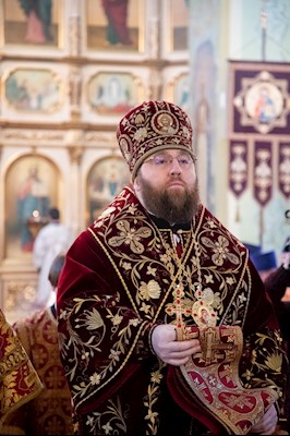Божественная литургия в Покровском соборе Саратова