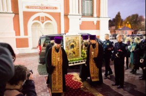 Встреча Феодоровской иконы Божией Матери и Всенощное бдение в храме в честь Покрова Пресвятой Богородицы г. Саратова