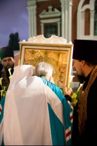 Встреча Феодоровской иконы Божией Матери и Всенощное бдение в храме в честь Покрова Пресвятой Богородицы г. Саратова