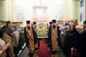 Встреча Феодоровской иконы Божией Матери и Всенощное бдение в храме в честь Покрова Пресвятой Богородицы г. Саратова