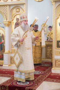 Митрополит Лонгин возглавил Литургию с сурдопереводом