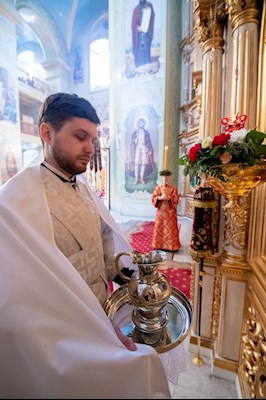 Божественная литургия в Покровском соборе Саратова