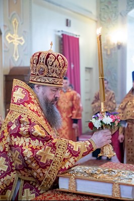 Божественная литургия в Покровском соборе Саратова