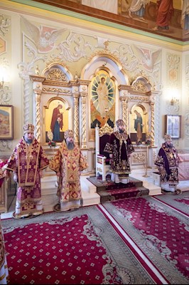 Божественная литургия в Покровском соборе Саратова