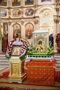 Встреча Феодоровской иконы Божией Матери и Всенощное бдение в храме в честь Покрова Пресвятой Богородицы г. Саратова