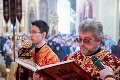 Божественная литургия в Покровском соборе Саратова