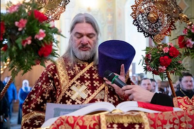 Божественная литургия в Покровском соборе Саратова