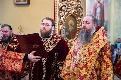 Божественная литургия в Покровском соборе Саратова