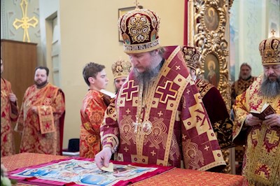 Божественная литургия в Покровском соборе Саратова