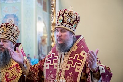 Божественная литургия в Покровском соборе Саратова