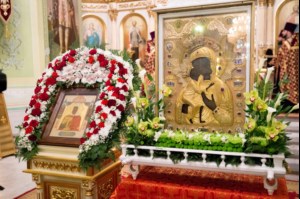 Встреча Феодоровской иконы Божией Матери и Всенощное бдение в храме в честь Покрова Пресвятой Богородицы г. Саратова